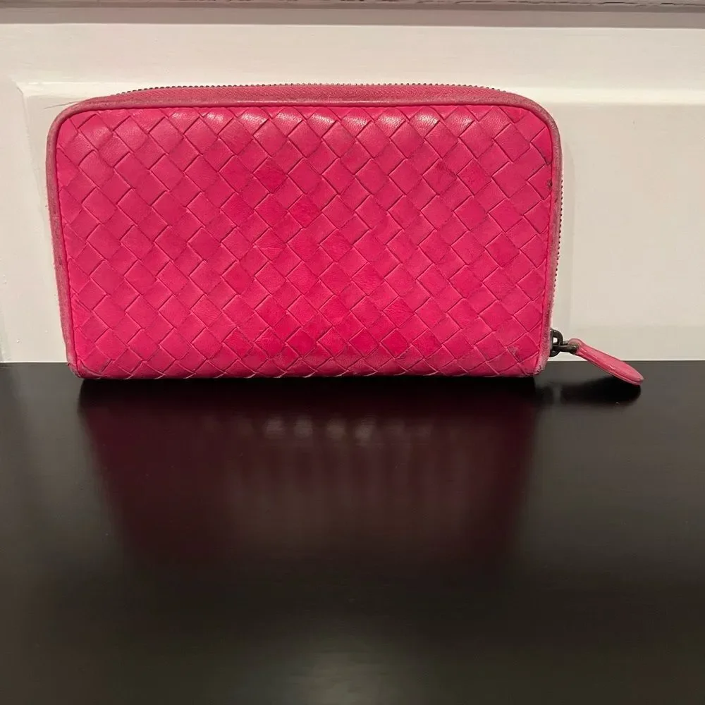 AUTHENTIC BOTTEGA VENETA Zippy WALLET- Pink